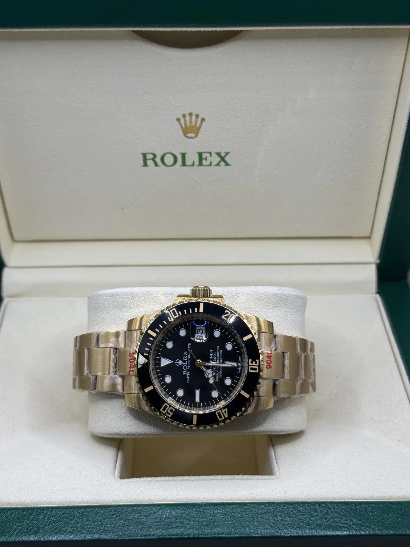 Rolex Submariner Date · Geelgoud