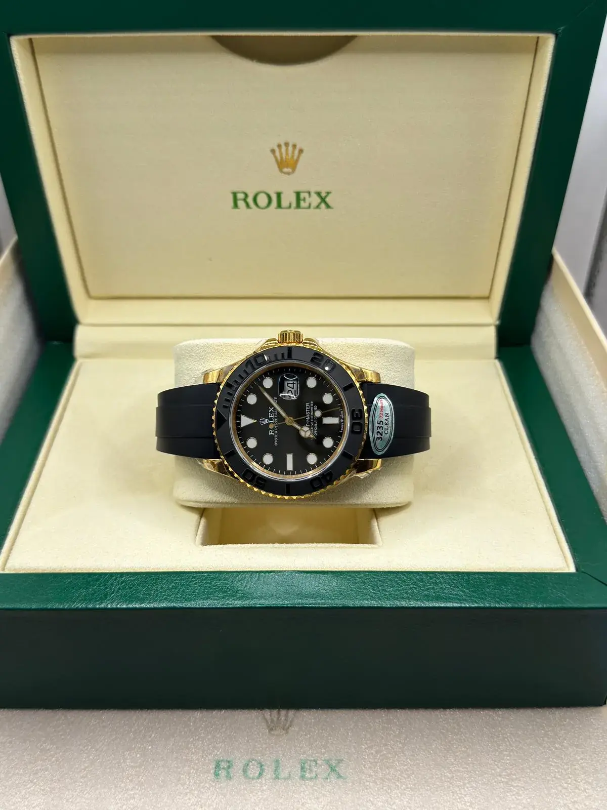 Rolex Yacht-Master 42 · Geelgoud
